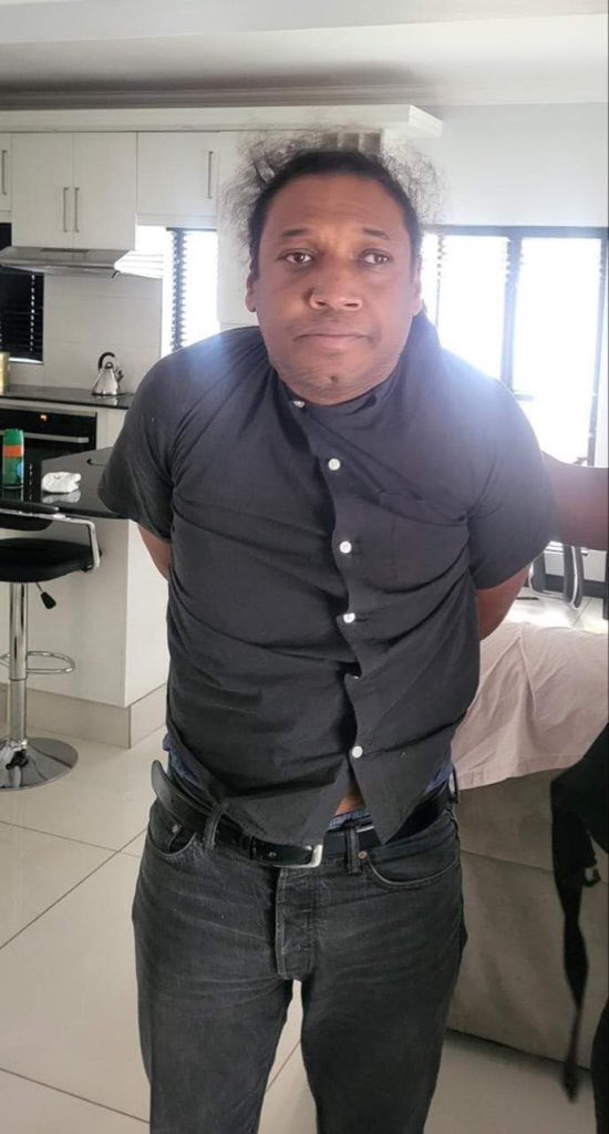 tumisole's tweet photo. #CountryDuty
News just in:
General #Senona & 4 other officers have been cleared of any wrongdoing by the SAPS internal disciplinary panel on allegations of torture of alleged Mozambican kidnapping Kingpin #EsmaelNangy (frame 1) https://t.co/q5rpH4UmhQ