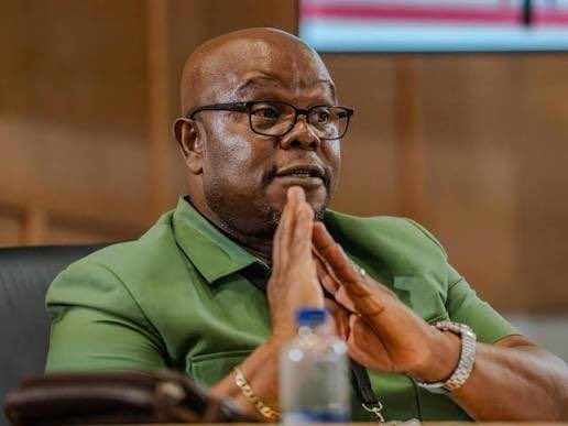 tumisole's tweet photo. #CountryDuty
News just in:
General #Senona & 4 other officers have been cleared of any wrongdoing by the SAPS internal disciplinary panel on allegations of torture of alleged Mozambican kidnapping Kingpin #EsmaelNangy (frame 1) https://t.co/q5rpH4UmhQ