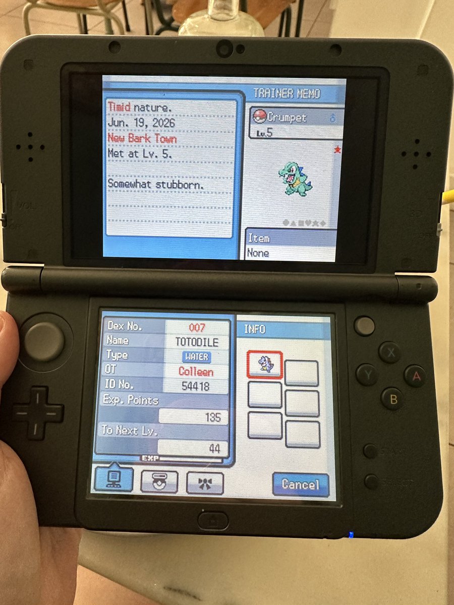 theitscolleen's tweet photo. SHINY TOTODILE ON THE TUBE AT 20k ENCOUNTERS AHHHHHH. I can finally play the game https://t.co/0Wd3eFjBiz