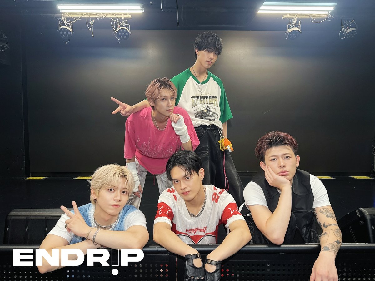endrip_official's tweet photo. ◢◤ Thank you!!! ◢◤
『無料Fan meeting 〜えんどり早押しクイズ編〜』にお越しの皆様ありがとうございました📢
📝SET LIST.
M1 Ready to Summer.
M2 「君へのテストは、白紙に戻る。」
M3 早押しクイズ
M4 SHOUT ZONE.
M5 MAGIC.
M6 Don't Look Back.
M7 余白の中へ
#ENDRIP #エンドリ #それはまだ見えない
そしてLAST LIVEに向けて実施している #絶対達成するぞリスト の727枚ビラ配り企画に関して、現在576枚となります❣️
👇明日はmovement PARK 2026👇