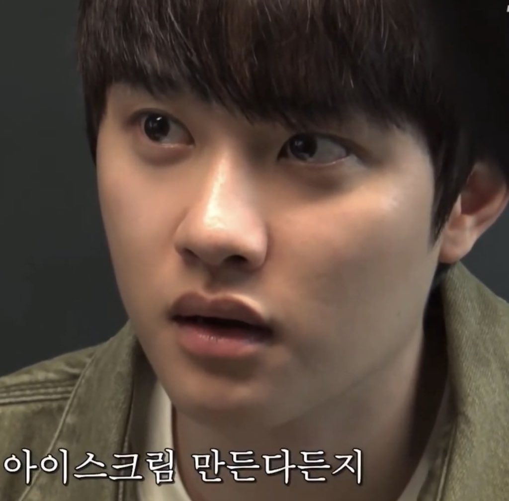 _oxdko's tweet photo. 자연 얼굴에 샵도 안 갓다온 도경수가 34살에 한강우 얼굴 하고 잇는거 보셈 외모정병 나이정병 아무 소용 없다 https://t.co/ij1kAu0TWG