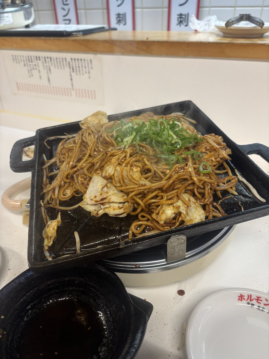 osakanaoishiii3's tweet photo. ホルモンを焼いた油をためておいて、焼きそば作ってくれて神だったᵔ-ᵔ☆*。 https://t.co/6h1eBNqXWX