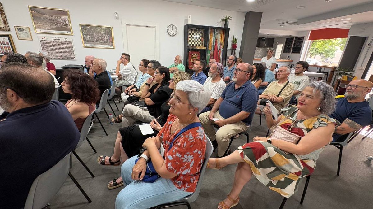 ASOGRA_'s tweet photo. Asamblea Extraordinaria de @ASOGRA_ , presidida por David Morillo, en la que las personas socias tuvieron la oportunidad de participar en la toma de decisiones que contribuyen al buen funcionamiento de nuestra entidad.

Tras la asamblea, disfrutamos de un agradable aperitivo, un momento perfecto para seguir compartiendo experiencias y fortalecer los lazos que nos unen como asociación.