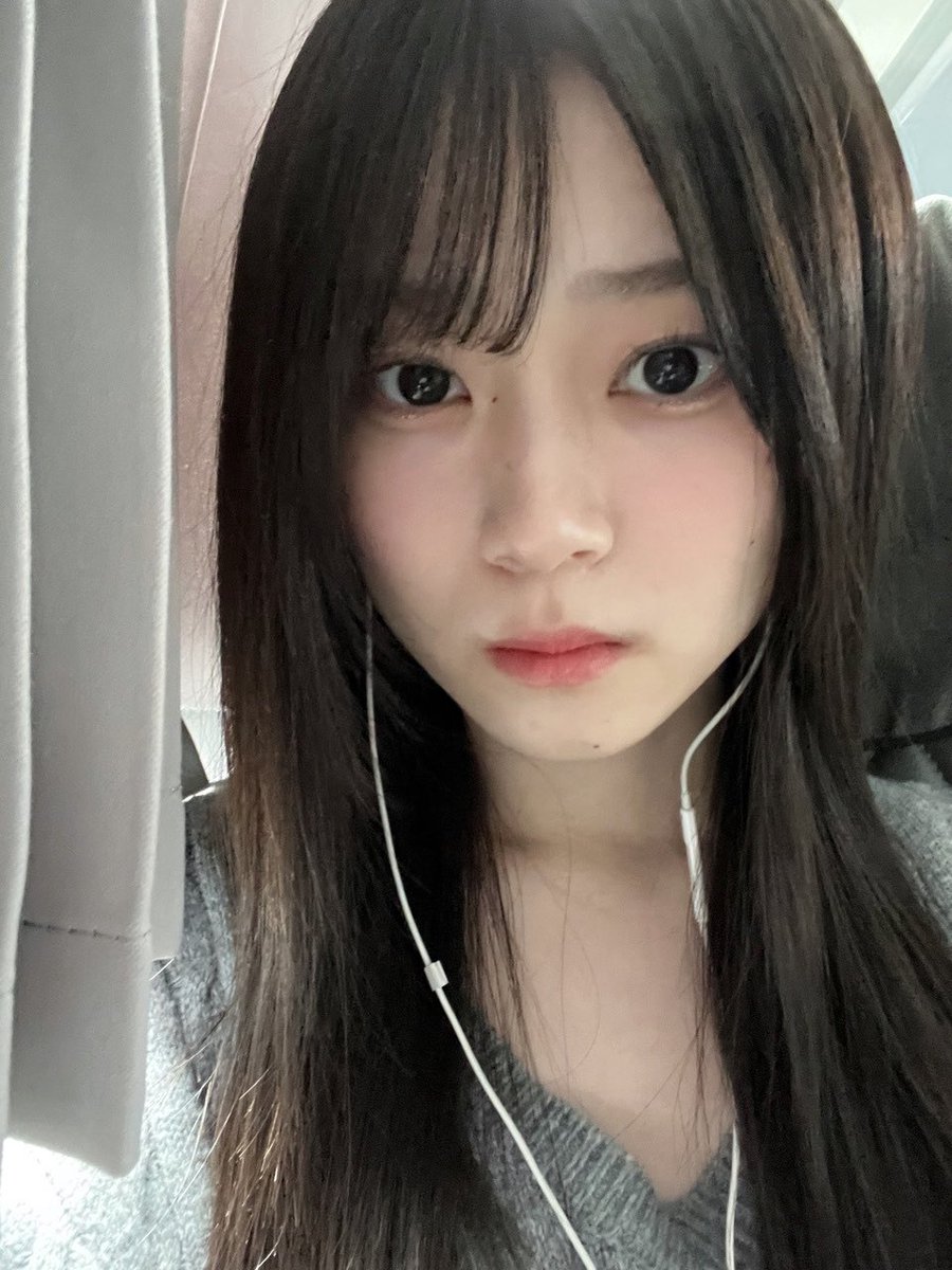 aid412T's tweet photo. 片方のイヤホンと青春ごっこ 

https://t.co/SMAf3OtTQ3 https://t.co/hgp6uszpxe