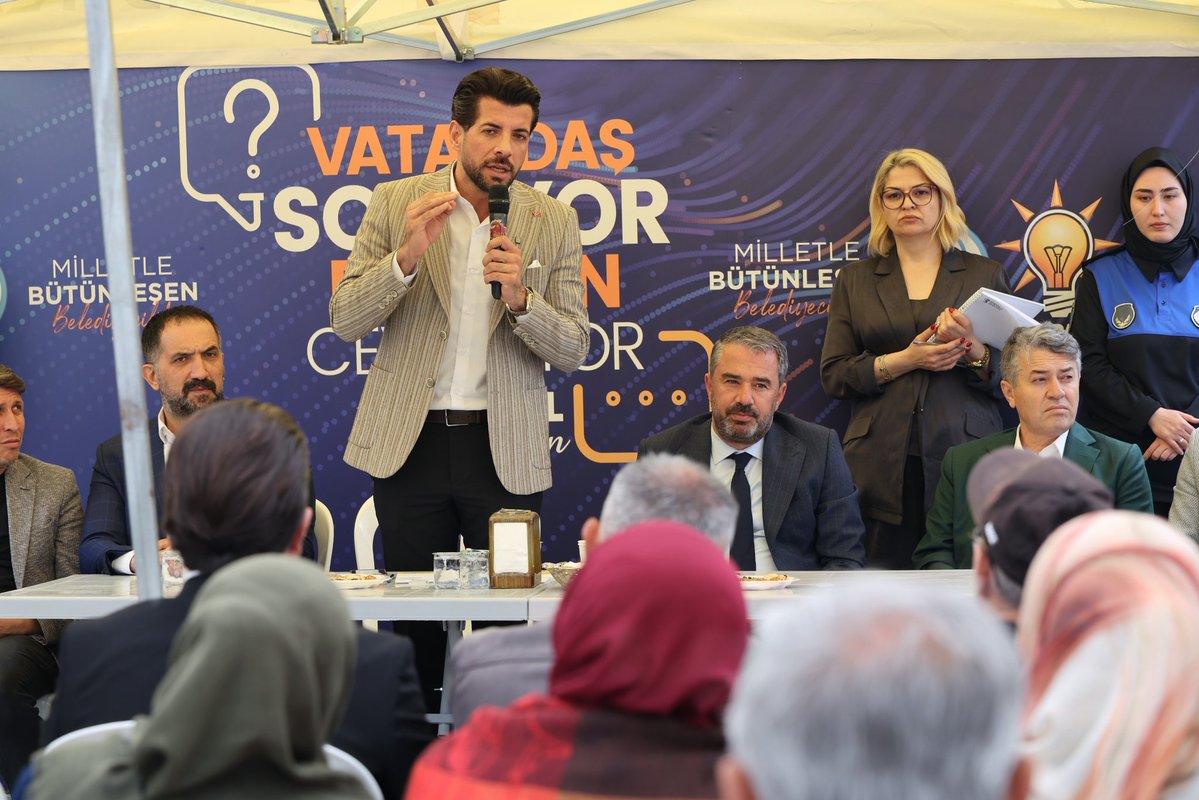 AKPURSAKLAR's tweet photo. Muhsin Yazıcıoğlu Meydanı'nda İlçe Başkanımız Sn. İbrahim Kopan, Belediye Başkanımız Sn. Ertuğrul Çetin, yönetim kurulu üyelerimiz ve meclis üyelerimiz ile beraber hemşehrilerimiz ile bir araya gelerek fikirlerini ve önerilerini dinledik, samimi bir sohbet gerçekleştirdik.🤝
Pursaklar’ı birlikte şekillendiriyoruz.💡
Katılım ve katkıları için tüm hemşehrilerimize teşekkür ederiz.🙏
@abuyukgumus @hakanhanozcan @ibrahim_kopan @Ertugrulcetin06 @kurtcancelebi @AkpartiAnkara