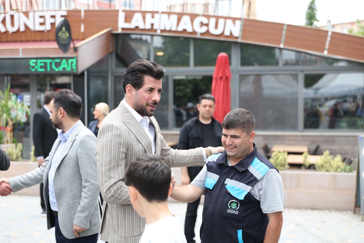 AKPURSAKLAR's tweet photo. Muhsin Yazıcıoğlu Meydanı'nda İlçe Başkanımız Sn. İbrahim Kopan, Belediye Başkanımız Sn. Ertuğrul Çetin, yönetim kurulu üyelerimiz ve meclis üyelerimiz ile beraber hemşehrilerimiz ile bir araya gelerek fikirlerini ve önerilerini dinledik, samimi bir sohbet gerçekleştirdik.🤝
Pursaklar’ı birlikte şekillendiriyoruz.💡
Katılım ve katkıları için tüm hemşehrilerimize teşekkür ederiz.🙏
@abuyukgumus @hakanhanozcan @ibrahim_kopan @Ertugrulcetin06 @kurtcancelebi @AkpartiAnkara