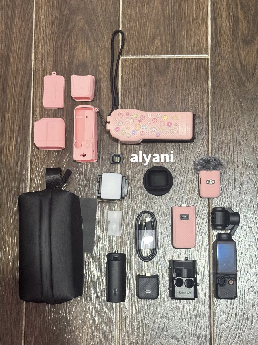 knjpjsluv's tweet photo. wts dji osmo pocket 3 creator combo w accessories 

warranty valid until dec 26

rm2200 can nego in dm 

rts barely use 

dm me if you have any questions :) help me repost please ☺️🙏🏼 https://t.co/R8ujRkWnLn
