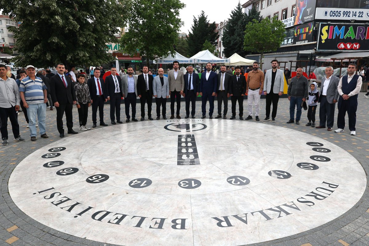 AKPURSAKLAR's tweet photo. Muhsin Yazıcıoğlu Meydanı'nda İlçe Başkanımız Sn. İbrahim Kopan, Belediye Başkanımız Sn. Ertuğrul Çetin, yönetim kurulu üyelerimiz ve meclis üyelerimiz ile beraber hemşehrilerimiz ile bir araya gelerek fikirlerini ve önerilerini dinledik, samimi bir sohbet gerçekleştirdik.🤝
Pursaklar’ı birlikte şekillendiriyoruz.💡
Katılım ve katkıları için tüm hemşehrilerimize teşekkür ederiz.🙏
@abuyukgumus @hakanhanozcan @ibrahim_kopan @Ertugrulcetin06 @kurtcancelebi @AkpartiAnkara