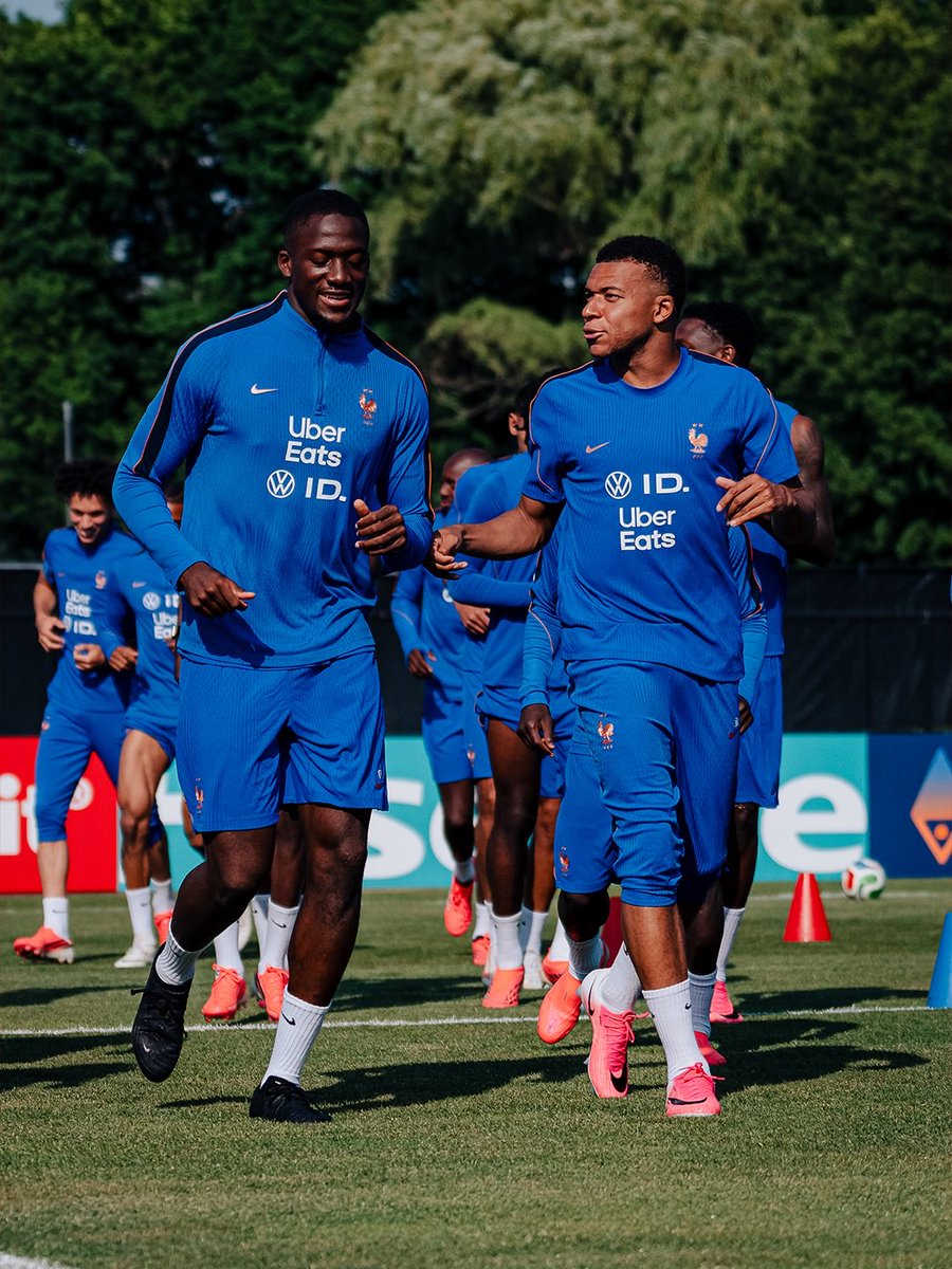 OliseM17's tweet photo. Allez Les Bleus! 🇫🇷 https://t.co/WL87rPI5do