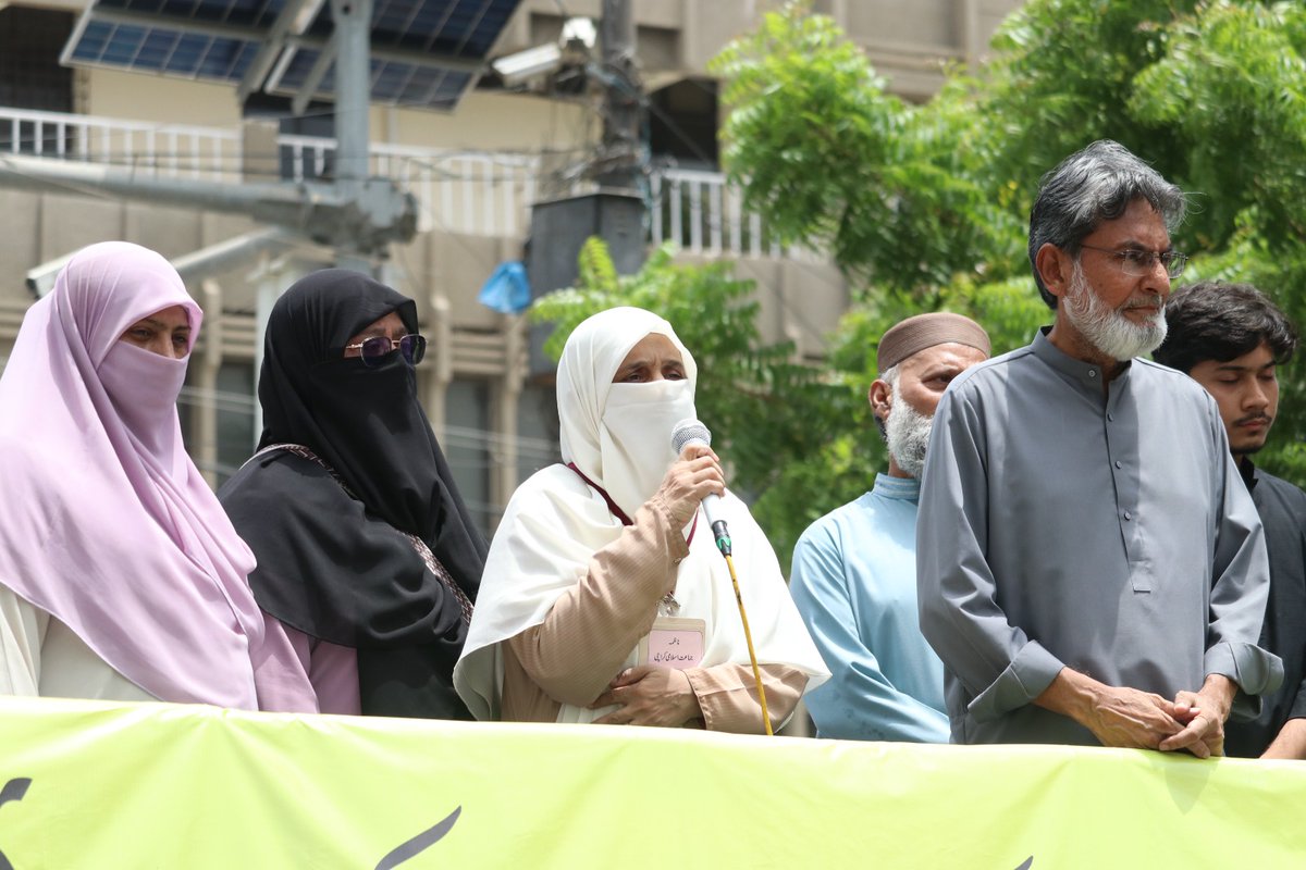 JIwomenKarachi's tweet photo. صومالی قزاقوں سے پاکستانی یرغمالیوں کی رہائی کے لیے جماعتِ اسلامی کراچی کا مظاہرہ https://t.co/wus3XZv9hd