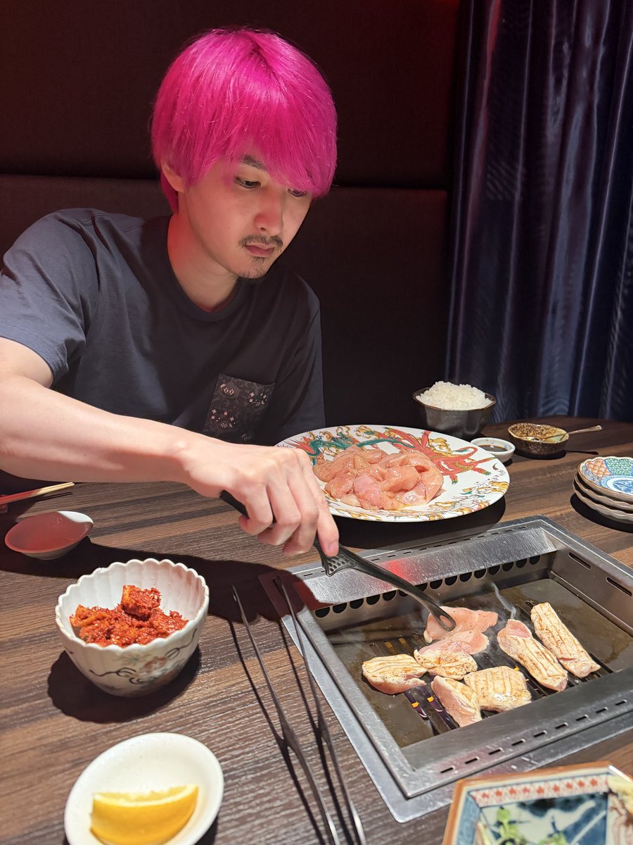 1chan_maessan's tweet photo. 久しぶりに名人ロケマサと撮影終わりに焼肉に行きました😋

みんなムネ肉を食べてて、意識の高さを感じました笑

焼肉最高👏 https://t.co/mvUskPWrF3