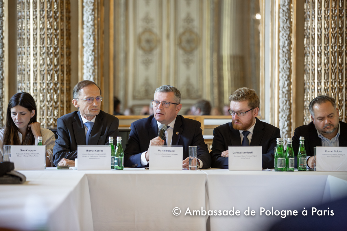 PLenFrance's tweet photo. Hier, à @PLenFrance, un dialogue 🇵🇱🇫🇷 sur les technologies numériques, a réuni des représentants des institutions publiques, privées et acteurs de l’innovation.

Une étape clé pour renforcer la coopération technologique et la compétitivité européenne. https://t.co/DB1BUL4R6P