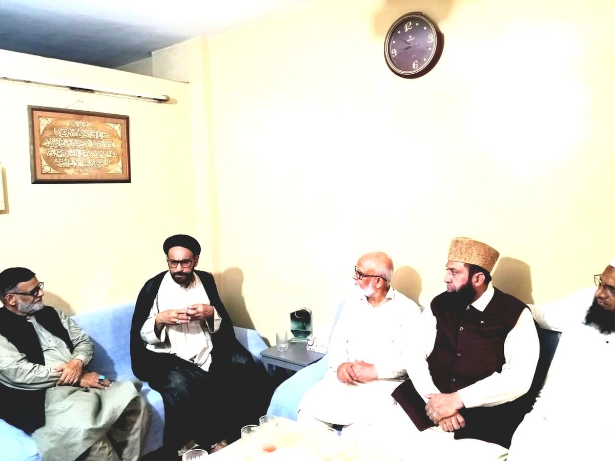 MQMPKOfficial's tweet photo. ایم کیو ایم پاکستان کی جانب سے محرم الحرام میں مذہبی رواداری اور امن و امان کے قیام کے لیے رابطہ مہم جاری،مرکزی رہنما عبدالحسیب کی معروف مذہبی رہنما و سجادہ نشین خانقاہ سرفرازیہ مفتی نور رحمانی اور مزہبی رہنما علامہ اظہر نقوی سے ملاقات
#MQMPakistan  #MuharramUlHaram https://t.co/Jr3S0gLIhB