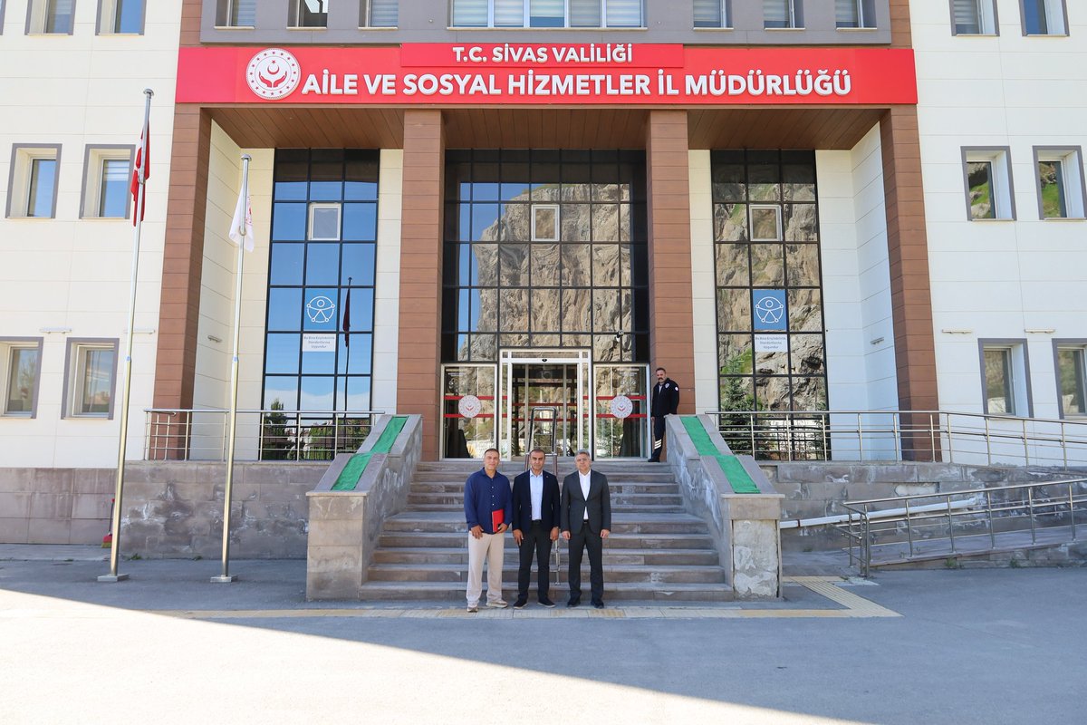 sivasavsh's tweet photo. Çocuk Hizmetleri Genel Müdürlüğü ANKA Çocuk Destek Hizmetleri Koordinatörü Hakan Keçe ve Çocuk Hizmetleri Genel Müdürlüğü Şube Müdürü Hakan Daşdemir İl Müdürlüğümüzü ziyaret etti.

Gerçekleştirilen ziyarette hizmet binası gezilerek kurumumuzun işleyişi, yürütülen çalışmalar ve hizmet süreçleri yerinde değerlendirildi. Görüşmelerde özellikle çocuklara yönelik sunulan koruyucu ve destekleyici sosyal hizmet modelleri, bakım ve rehabilitasyon hizmetleri ile çocukların gelişimine yönelik yürütülen çalışmalar hakkında görüş alışverişinde bulunuldu.
