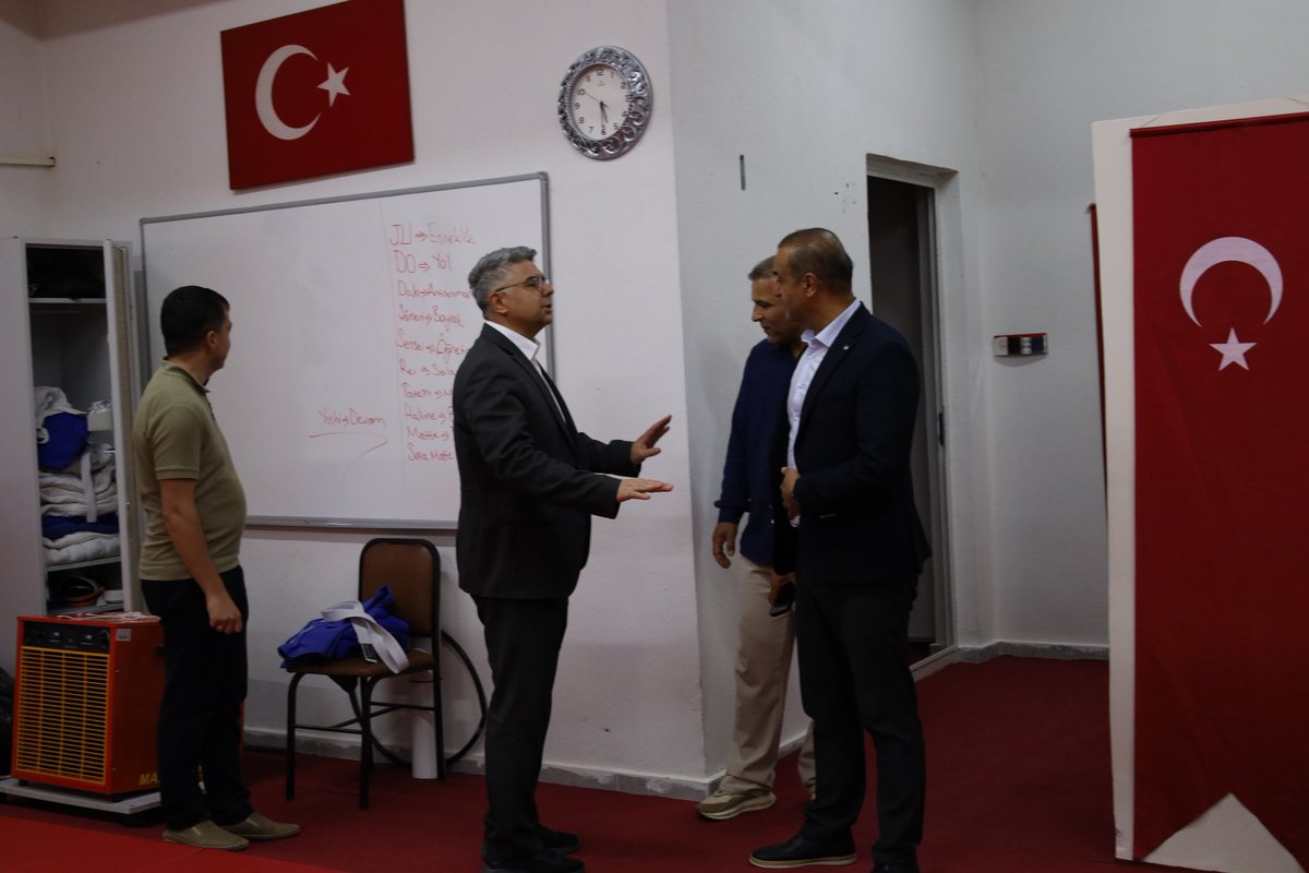 sivasavsh's tweet photo. Çocuk Hizmetleri Genel Müdürlüğü ANKA Çocuk Destek Hizmetleri Koordinatörü Hakan Keçe ve Çocuk Hizmetleri Genel Müdürlüğü Şube Müdürü Hakan Daşdemir İl Müdürlüğümüzü ziyaret etti.

Gerçekleştirilen ziyarette hizmet binası gezilerek kurumumuzun işleyişi, yürütülen çalışmalar ve hizmet süreçleri yerinde değerlendirildi. Görüşmelerde özellikle çocuklara yönelik sunulan koruyucu ve destekleyici sosyal hizmet modelleri, bakım ve rehabilitasyon hizmetleri ile çocukların gelişimine yönelik yürütülen çalışmalar hakkında görüş alışverişinde bulunuldu.