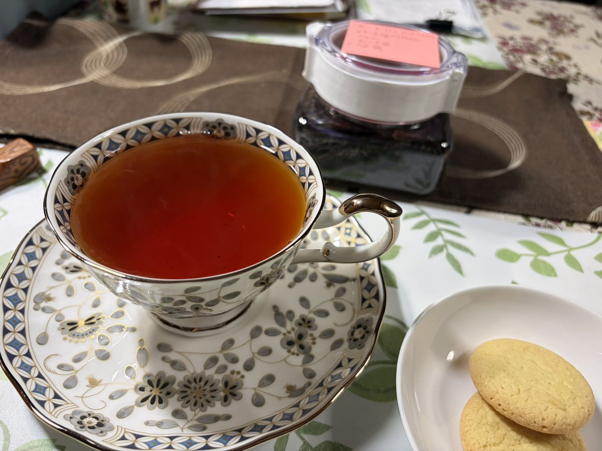 Mayflower1018's tweet photo. 昨日コーヒー淹れたので今日は紅茶淹れました☕️
ダージリンセカンドフラッシュです。

ファーストフラッシュの瑞々しい味わいも良いですが、しっかりとボディがあるコクがあるセカンドフラッシュも良いですね♪

#紅茶
#ダージリン
#セカンドフラッシュ
#優雅なティータイム https://t.co/m7lT4phSmG
