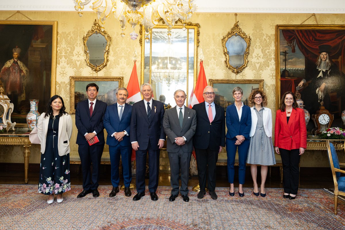 orderofmalta's tweet photo. The Minister for Foreign Affairs of #Peru was received by the Grand Chancellor: a meeting that bears witness to decades of the #OrderofMalta’s presence and service in support of the country’s most vulnerable communities.
https://t.co/MCAy8d0XUN https://t.co/3A6Gw7qtDX
