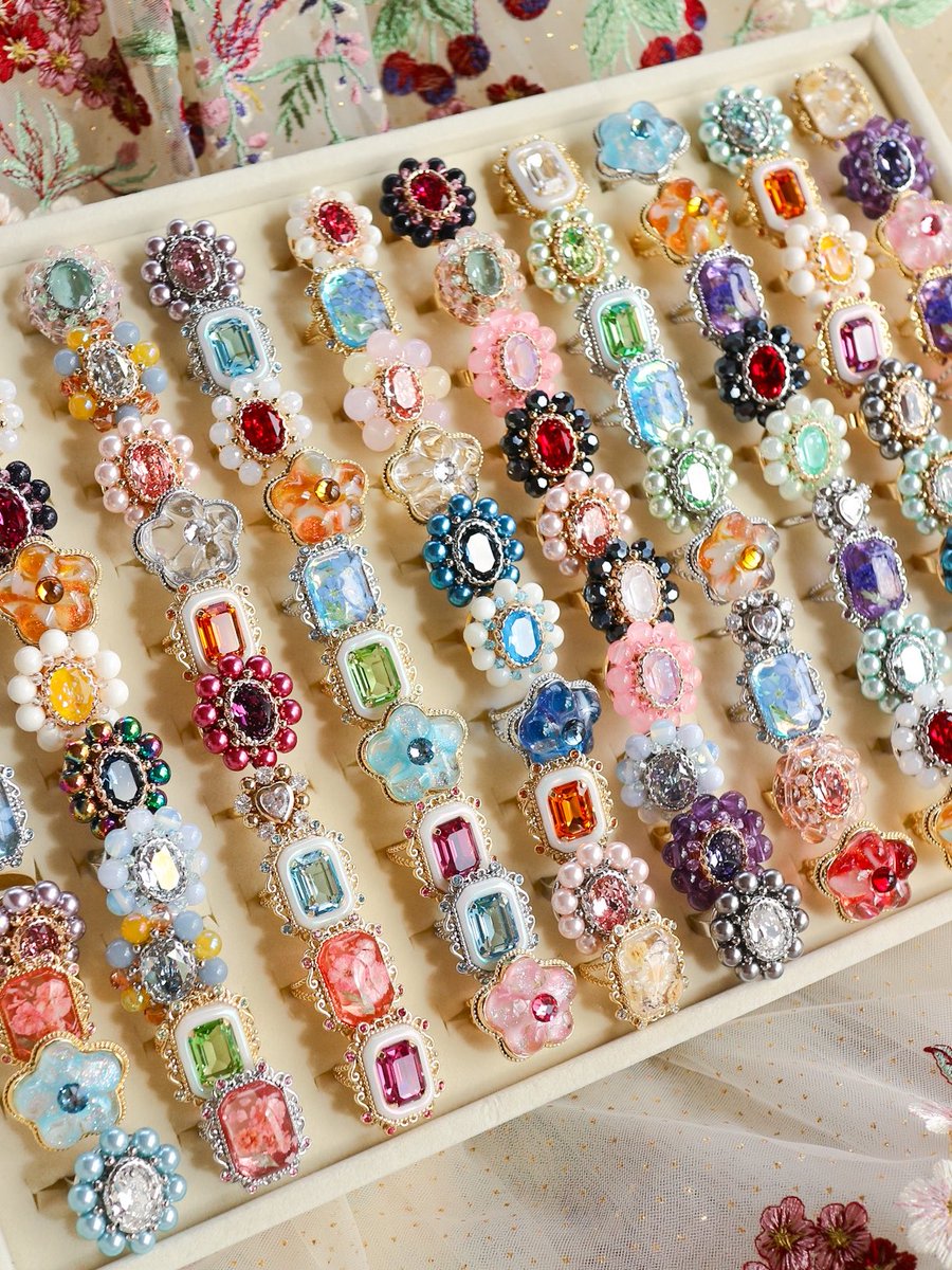 palpitation03's tweet photo. 🌺🍑🫐🌼🍇💍🍒🌸🌿💠🏵️

ぎゅっと並べたハンドメイドリング

🌺🍑🫐🌼🍇💍🍒🌸🌿💠🏵️ https://t.co/1RIkq8O8wq