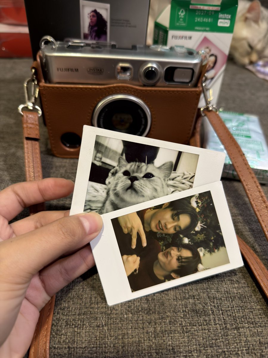 tmprwxx's tweet photo. ส่งต่อ fujifilm instax mini evo (สีดำ) 
ราคา 6,900 ลดเหลือ5890บาท รวมส่ง (เเถมพลล1เเพค 10ชิ้น +ในกล้องมี2ใบ)
(เเถมเคสใส่กล้องให้ไปด้วย) สนใจสอบถามเพิ่มเติมได้ค่ะ🤍 ผ่อนได้✅
#ส่งต่อกล้อง #ส่งต่อกล้องฟิล์ม #กล้องโพลารอยด์ #กล้องมือสอง #กล้องโพลาลอยด์มือสอง #ส่งต่อกล้องโพลารอยด์ https://t.co/wStw3NJJ3Y