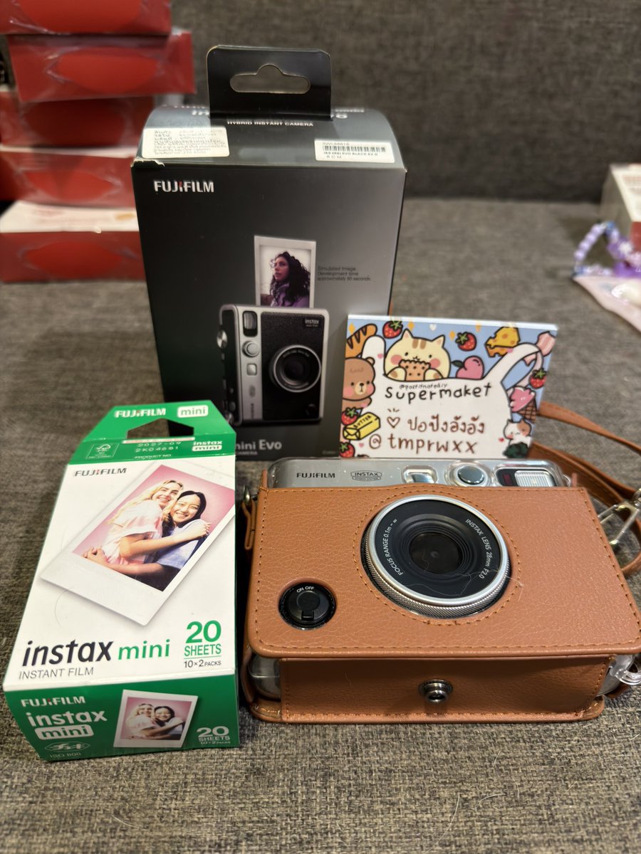 tmprwxx's tweet photo. ส่งต่อ fujifilm instax mini evo (สีดำ) 
ราคา 6,900 ลดเหลือ5890บาท รวมส่ง (เเถมพลล1เเพค 10ชิ้น +ในกล้องมี2ใบ)
(เเถมเคสใส่กล้องให้ไปด้วย) สนใจสอบถามเพิ่มเติมได้ค่ะ🤍 ผ่อนได้✅
#ส่งต่อกล้อง #ส่งต่อกล้องฟิล์ม #กล้องโพลารอยด์ #กล้องมือสอง #กล้องโพลาลอยด์มือสอง #ส่งต่อกล้องโพลารอยด์ https://t.co/wStw3NJJ3Y