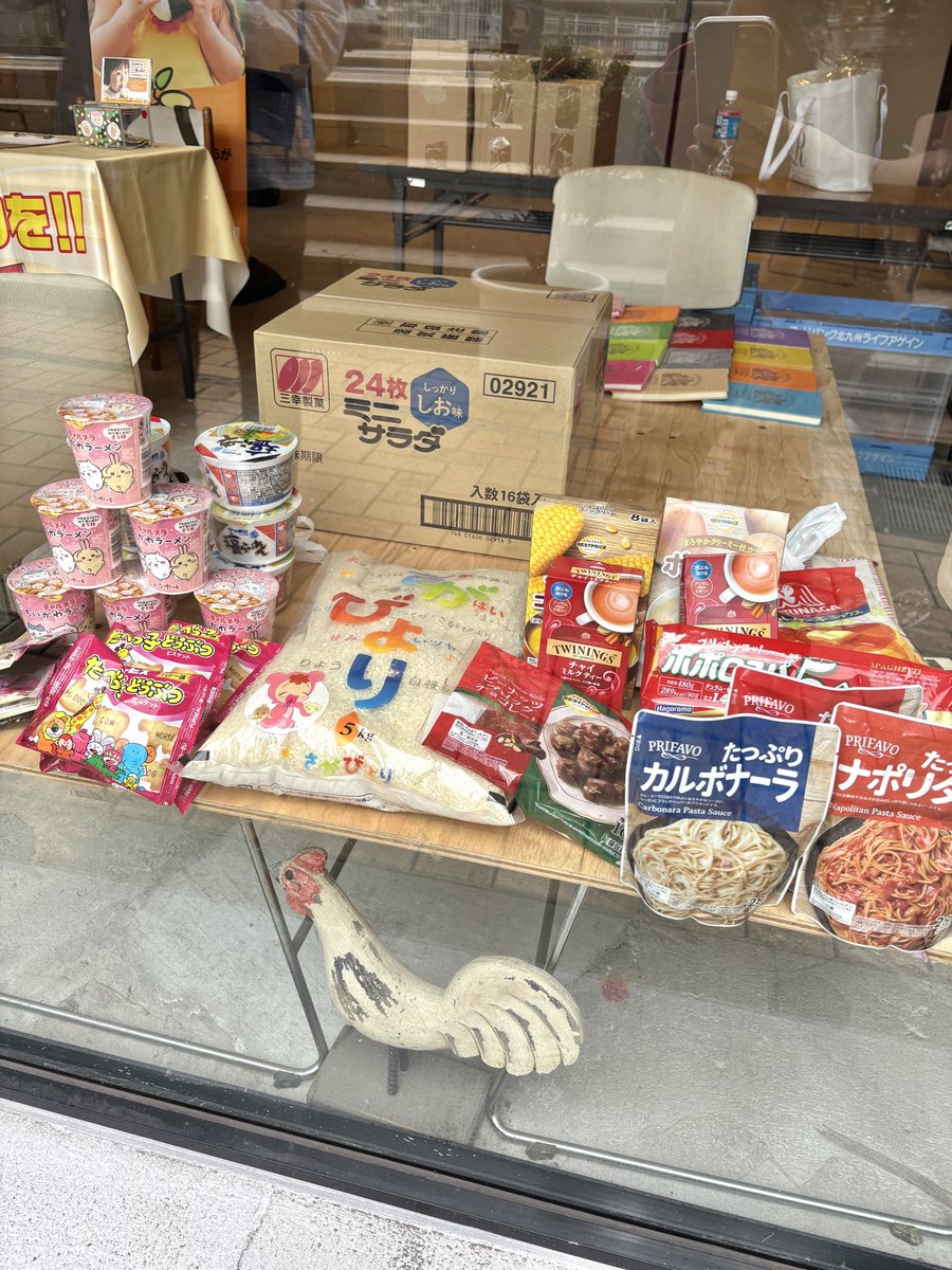 fbklifeagain's tweet photo. 今日はあいにくの天気でしたが、雨の中、お米一袋やミニサラダ一箱を抱えてきてくださった方もいて、大変ありがたかったです😊

フードドライブブースの横では、日替わりですてきなマルシェも同時開催してます！明日と明後日、小倉に遊びに来られる際はぜひ食品ひとつもってお立ち寄りください！ https://t.co/xq1IYh9pl8