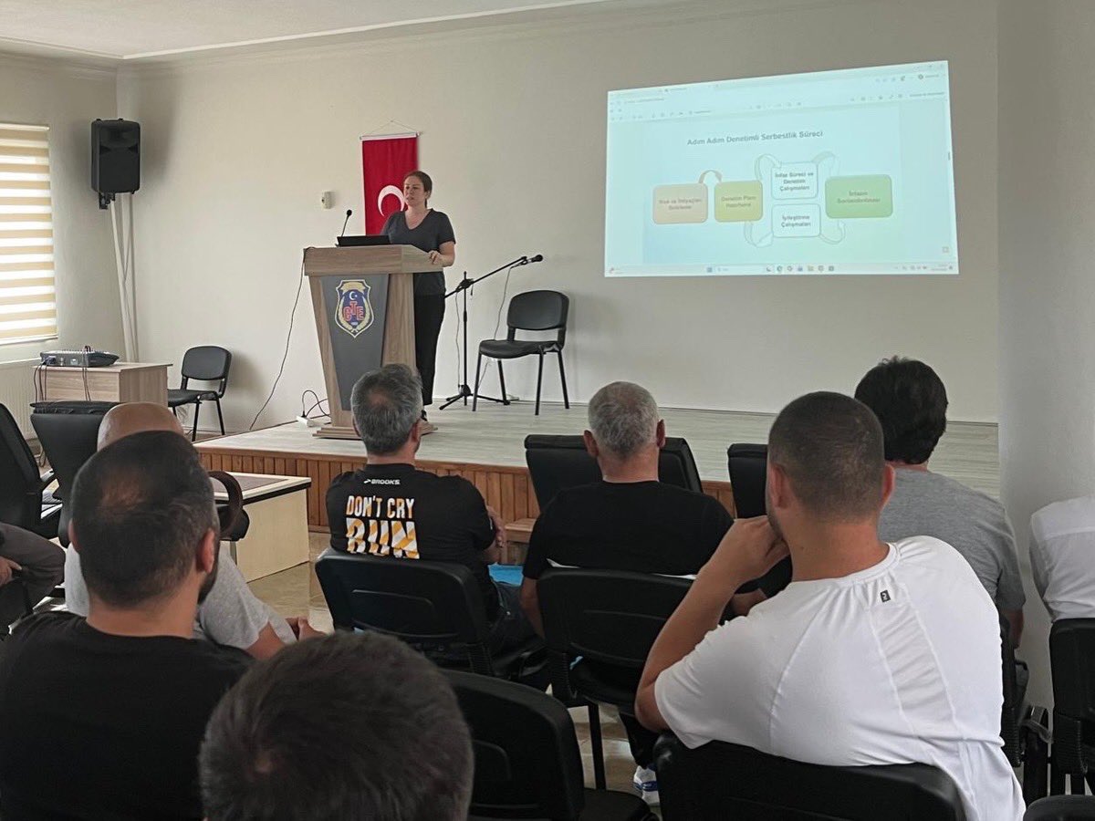 SinopDsm's tweet photo. Denetimli Serbestlik Hizmetleri hakkında bilgilendirme semineri ✨

Sinop Açık Ceza İnfaz Kurumu’nda, Kurum Psikologumuz Duygu UĞUR ASLAN tarafından hükümlülere yönelik Denetimli Serbestlik Hizmetleri hakkında bilgilendirme semineri gerçekleştirilmiştir. https://t.co/9iFAzRuA9Q