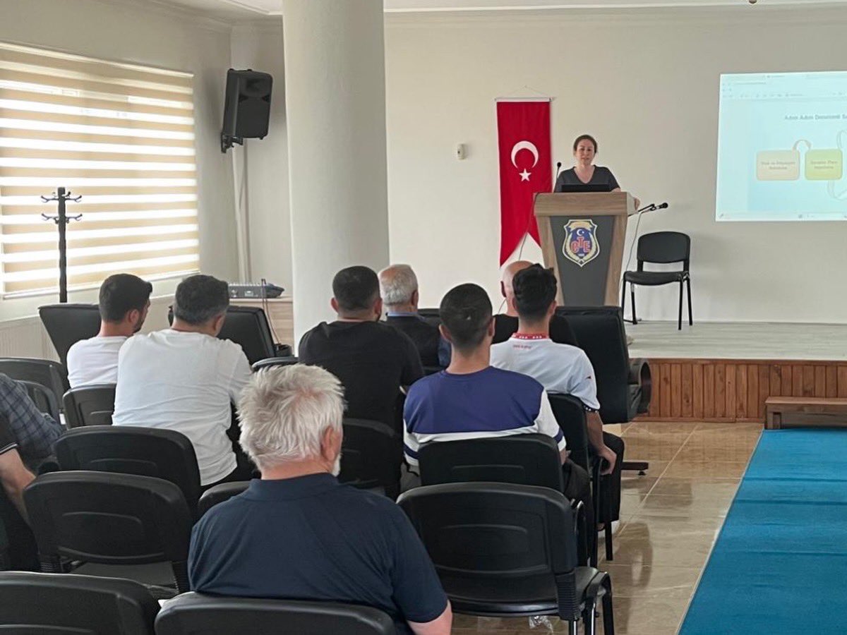SinopDsm's tweet photo. Denetimli Serbestlik Hizmetleri hakkında bilgilendirme semineri ✨

Sinop Açık Ceza İnfaz Kurumu’nda, Kurum Psikologumuz Duygu UĞUR ASLAN tarafından hükümlülere yönelik Denetimli Serbestlik Hizmetleri hakkında bilgilendirme semineri gerçekleştirilmiştir. https://t.co/9iFAzRuA9Q