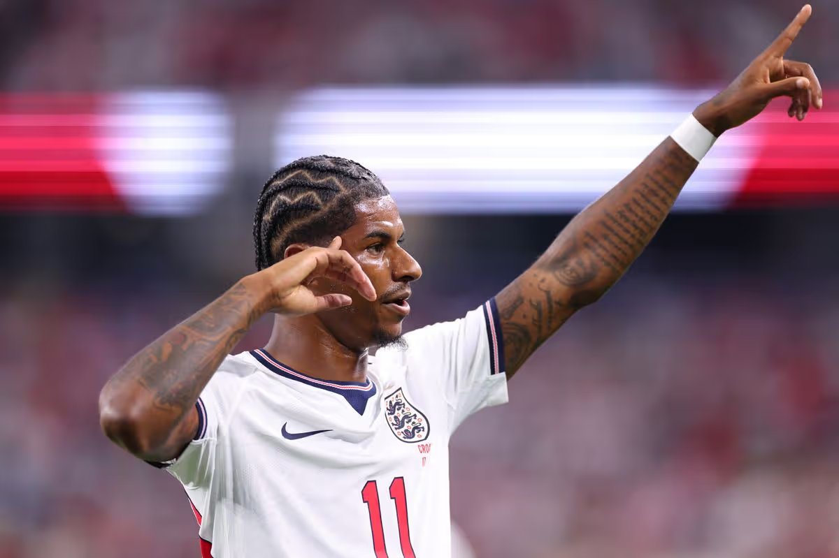 UnitedStandMUFC's tweet photo. 🚨 The agreement that was struck with FIFA and FIFPRO that was announced just before the World Cup is that players can't be put into a "bomb squad", to train alone anymore, like what happened with Ruben Amorim's five players last season. In the context of Marcus Rashford's future, he'll have to be part of the Man United squad until something gets sorted out, which isn't expected to happen before the end of England's World Cup campaign. [@sistoney67, @UnitedStandMUFC] #mufc