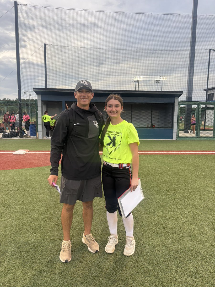 olivialewis2028's tweet photo. Great camp last night @BackwardsKJax So many amazing coaches to learn from and work with. Can’t wait to get out on the field today with @unitysmithfl #olivialewis2028 #workforthem #60forme @TopPreps @SportPrepX @SoftbalAmerica @60formeLYJ @LineDsoftball @playsbigger https://t.co/zkOEeJ1T1u