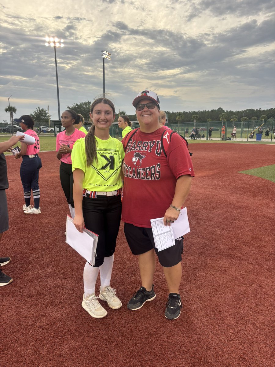 olivialewis2028's tweet photo. Great camp last night @BackwardsKJax So many amazing coaches to learn from and work with. Can’t wait to get out on the field today with @unitysmithfl #olivialewis2028 #workforthem #60forme @TopPreps @SportPrepX @SoftbalAmerica @60formeLYJ @LineDsoftball @playsbigger https://t.co/zkOEeJ1T1u