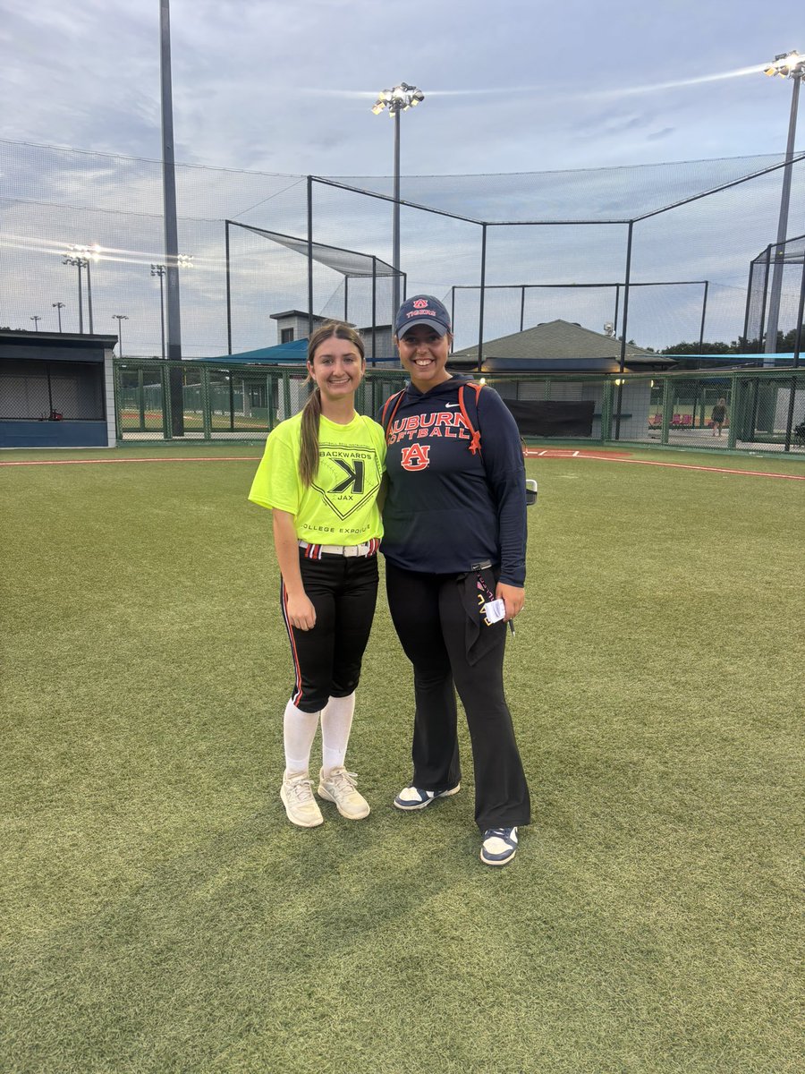 olivialewis2028's tweet photo. Great camp last night @BackwardsKJax So many amazing coaches to learn from and work with. Can’t wait to get out on the field today with @unitysmithfl #olivialewis2028 #workforthem #60forme @TopPreps @SportPrepX @SoftbalAmerica @60formeLYJ @LineDsoftball @playsbigger https://t.co/zkOEeJ1T1u