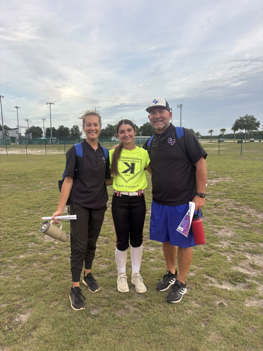 olivialewis2028's tweet photo. Great camp last night @BackwardsKJax So many amazing coaches to learn from and work with. Can’t wait to get out on the field today with @unitysmithfl #olivialewis2028 #workforthem #60forme @TopPreps @SportPrepX @SoftbalAmerica @60formeLYJ @LineDsoftball @playsbigger https://t.co/zkOEeJ1T1u