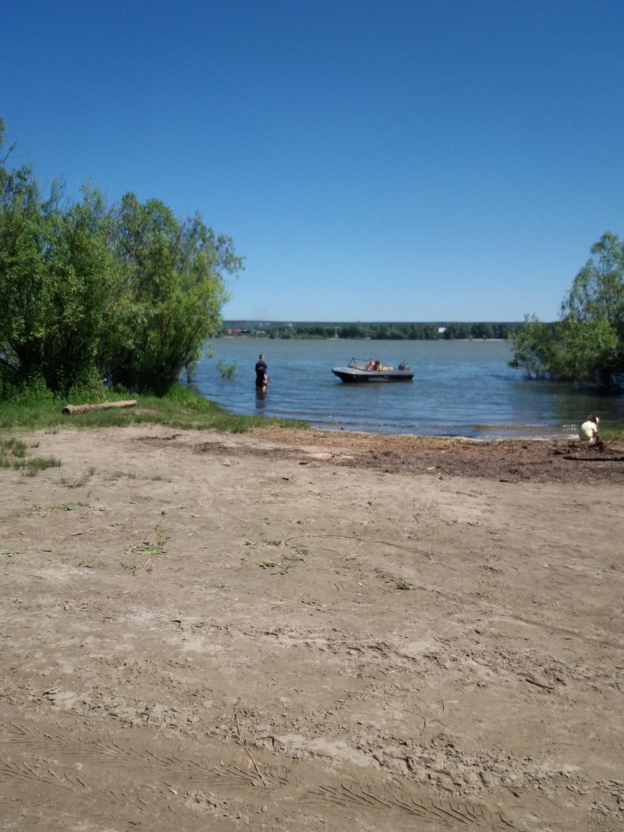 vseproidet2's tweet photo. Три недели жары,а вода прохладная,но бодрит.Днем у реки- комфорт для души и тела. https://t.co/kByzRJgZs2
