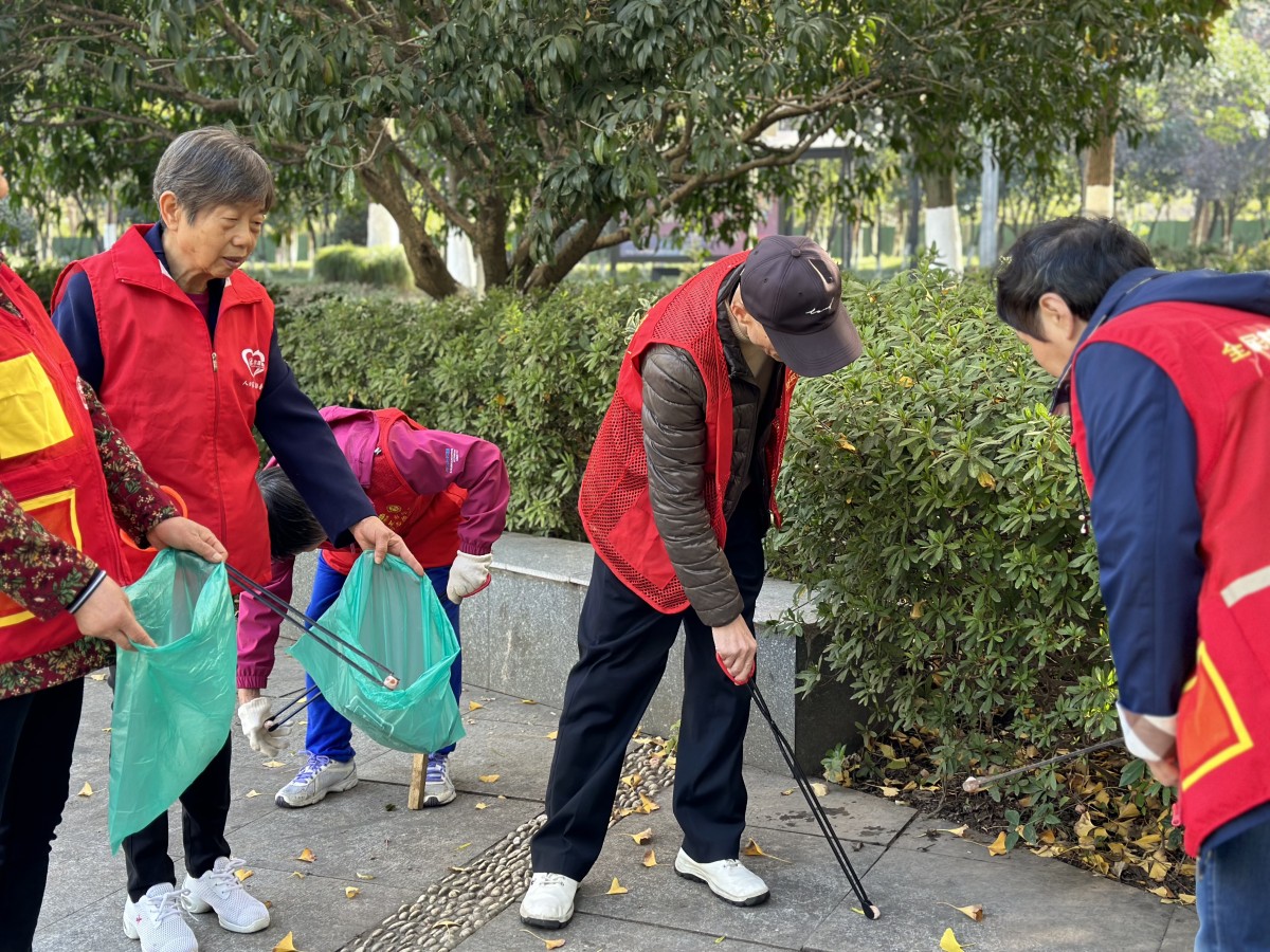 Nataliya101276's tweet photo. Join our weekend community clean-up this Sat (9am-12pm) at Central Park! Gloves u0026 bags provided. Let’s keep our neighborhood green—see you there! https://t.co/gD6mO6JN4e