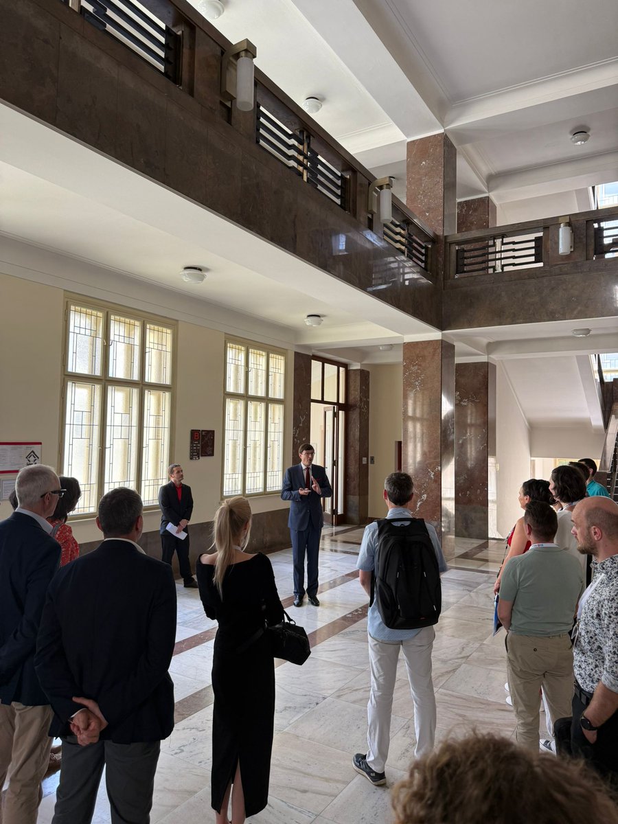 uzsvm's tweet photo. 🏢 28 odborníků, 12 evropských zemí a 2 dny plné inspirativní diskuze o prodeji státního majetku a spolupráci státu se samosprávami - to je výsledek právě skončeného pracovního stolu. Více na https://t.co/X7G6tZDZNE. Děkujeme @MinFinCZ za skvělou spolupráci 👍 https://t.co/71CFBCuIPh