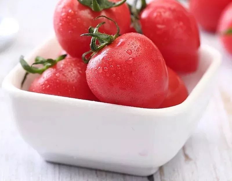 Miss_DejaVu22's tweet photo. Just tried the new organic cherry tomatoes! Plump, sweet, and burst with natural juice. Perfect for salads or a quick snack. 10/10 recommend!， https://t.co/U4ugeAckdk