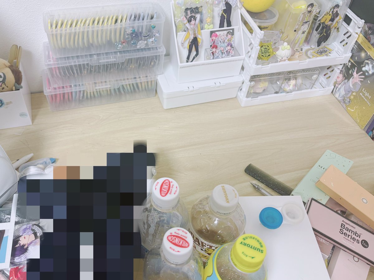 LuaLua_2222's tweet photo. @utut_2525 ゆたくんこんにちは‼️
『推し活部屋みせて！🏠🎀』に参加させていただきます꒰՞ ܸ. .ܸ՞꒱
セリアなどで買えるケースをつかって、メンカラの黄色でいっぱいにしてます！！すとふぇす2025でとったボール見えるところに飾ってます❣️💝
ごめんなさい写真撮るためにどかしました。さすがに片付けます😭 https://t.co/qWPOTURae1
