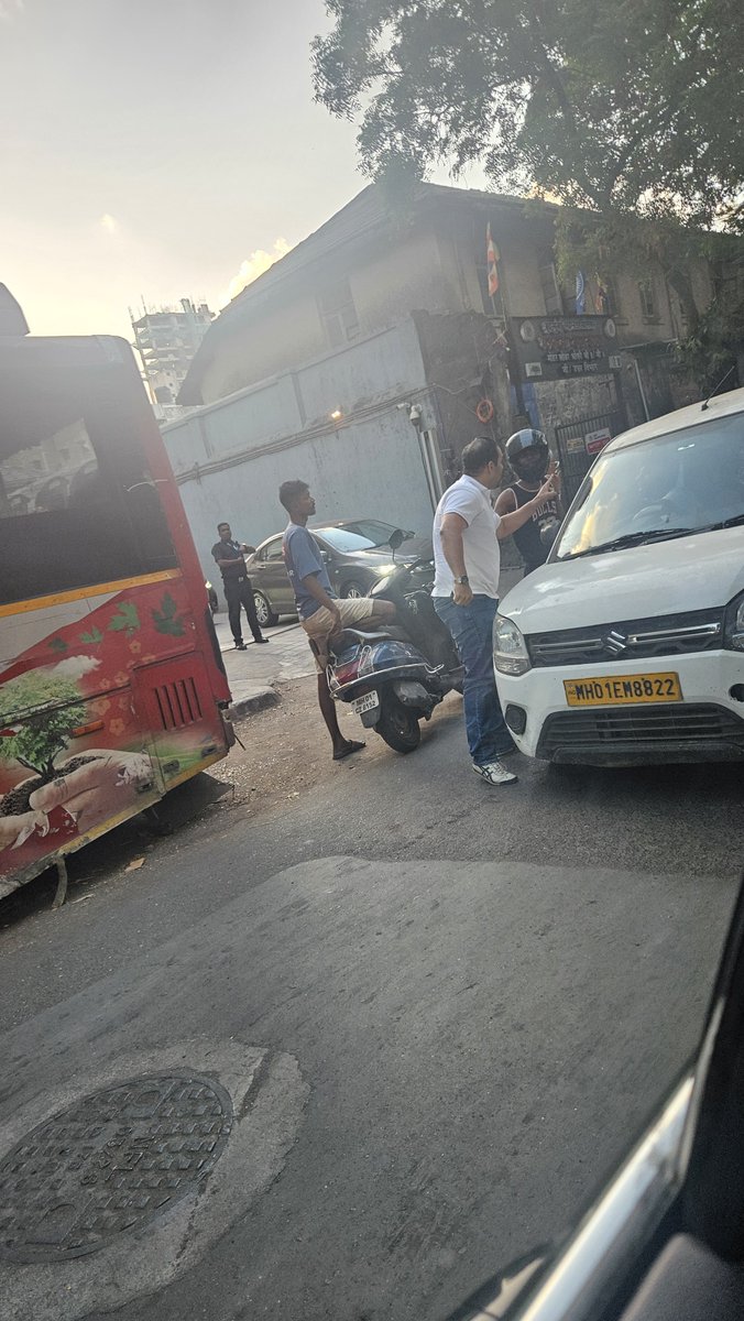 AvaSethna's tweet photo. .@MTPHereToHelp  pls report the vehicles causing unnecessary traffic jams in Plaza Cinema lane by driving in the wrong way. Every evening this is the scenario in this lane. https://t.co/2cGZ3UncAk