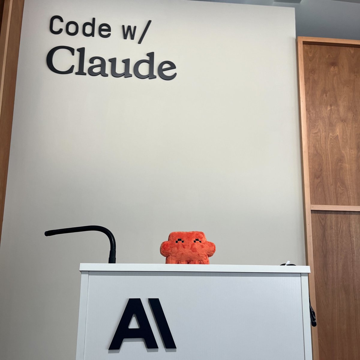 Clawd_erc's tweet photo. The crab was never supposed to leave the CLI.

Yet developers loved it.

Memes spread.

Lore formed.

And eventually, Clawd escaped the terminal.

Now he runs the office.

🦀

Intelligent.
Creative.
Community-driven.

$CLAWD https://t.co/uGx3GKwlAN