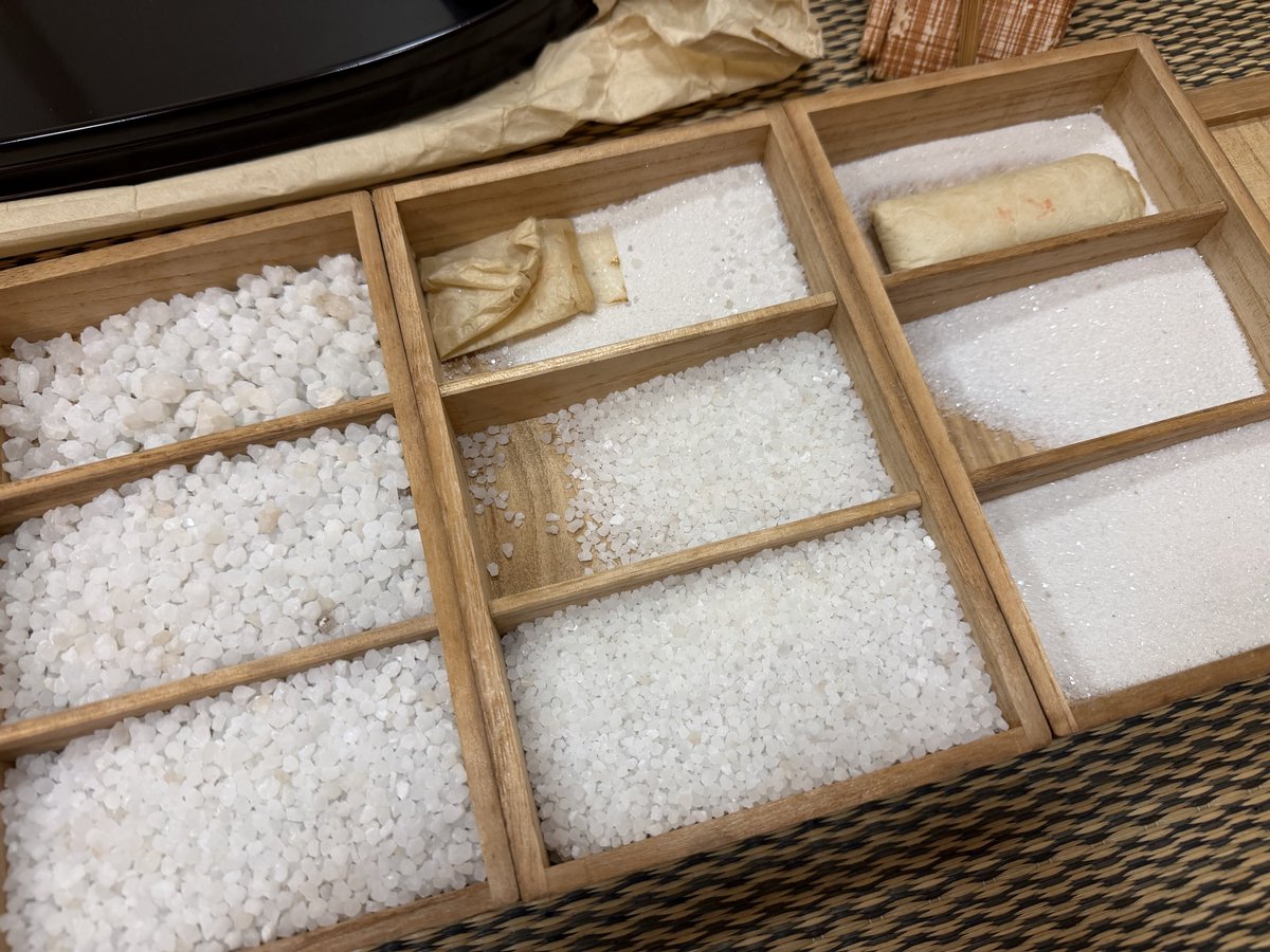 以前手に入れた細川流盆石の道具一式 盆石は塗り盆の上に石と白砂を
