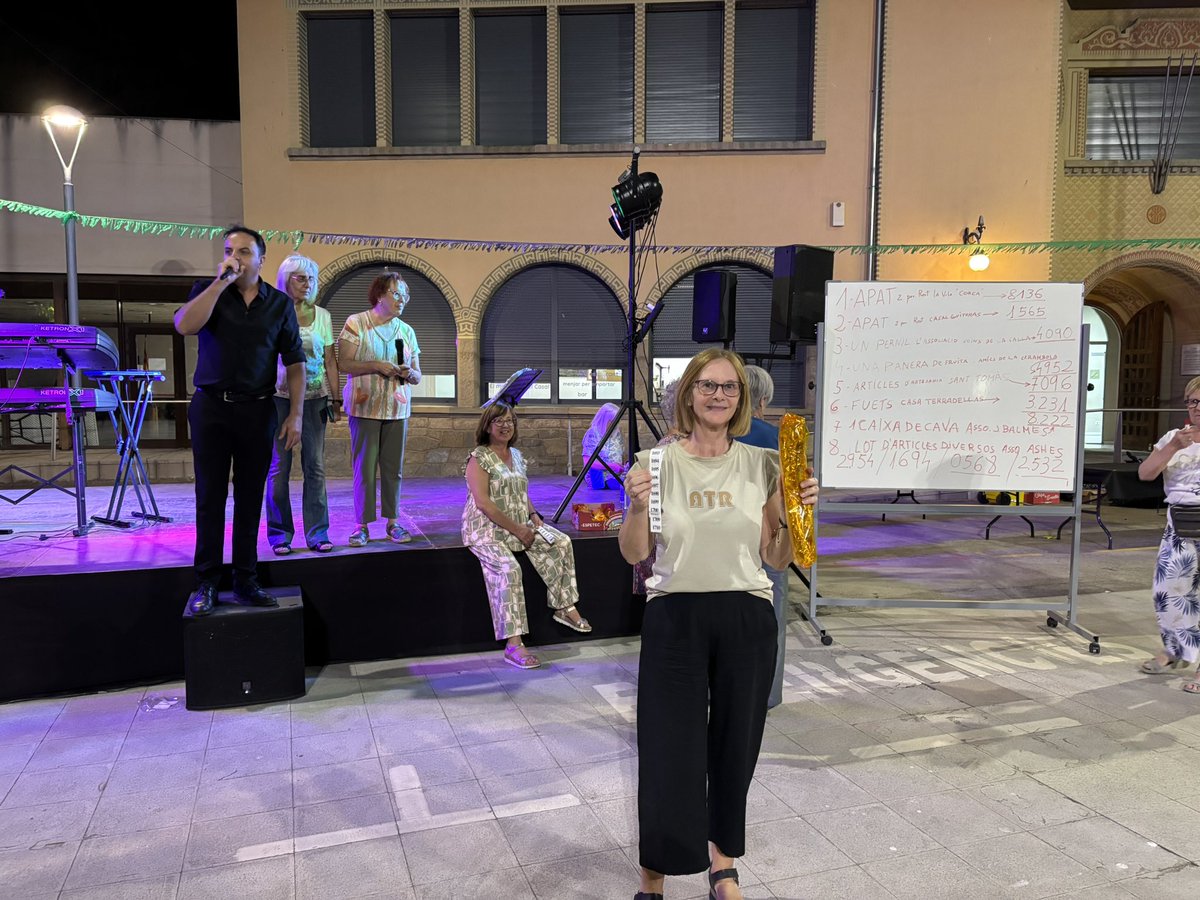 angladarj's tweet photo. Ahir una bona representació de SOMI vam assistir a la Festa Major del Casal Guiteras de Vic. 

La sort també ens va acompanyar i ens va tocar algun premi. 😜😜😜 Seguim…

Per salvar #Vic i Sentfores-La Guixa tan sols queda l’Anglada.

#PrimerElsDeCasa
#SOMI
#ENDRECEMVIC https://t.co/i0K8Ummofl