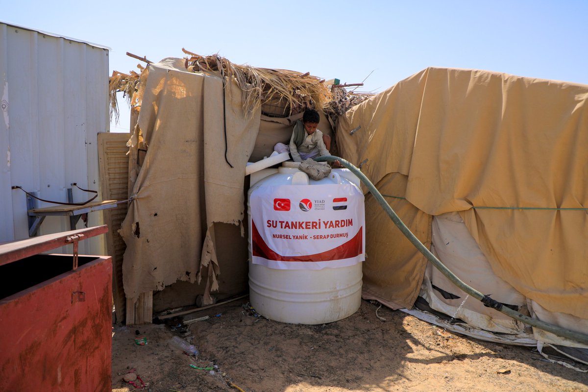 realyiad's tweet photo. في رحلة يومية شاقة لا تنتهي، يبقى #الماء هو الفارق الحقيقي في حياة الكثيرين.💧 
ومن خلال مشاريع #سقيا_الماء، تم إيصال مياه الشرب إلى الأسر المحتاجة، للتخفيف من عبء البحث اليومي عنها، ومنحهم حقهم الأساسي في الحياة.

In a difficult and never-ending daily journey, water remains the real difference in the lives of many. 💧
Through the #Water_Supply projects, drinking water has been delivered to families in need, easing the burden of their daily search for water and granting them their basic right to life. 💧

#ماء #اليمن #إغاثة #عطاء #الوكالة_اليمنية_الدولية_للتنمية