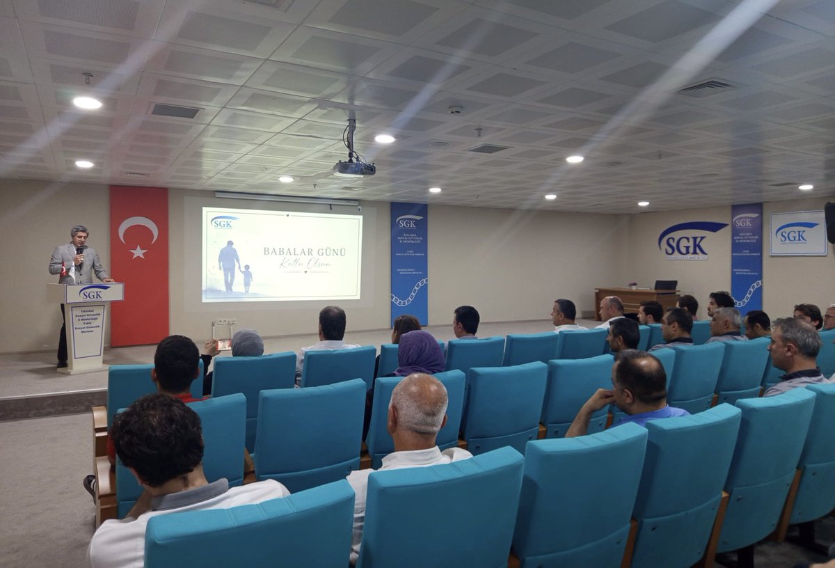fatih_sgm's tweet photo. Babalar Günü vesilesiyle kurumumuzda sevgi ve samimiyet dolu bir program gerçekleştirdik.
Babalarımızın hepimizin hayatlarına kattıkları değerler için teşekkür ederim.
#ÇSGB #SGK 
#BabalarGünü
#ÇalışanlarımızınDaimaYanındayız #MutluMemurMutluVatandaş https://t.co/srffdT93If