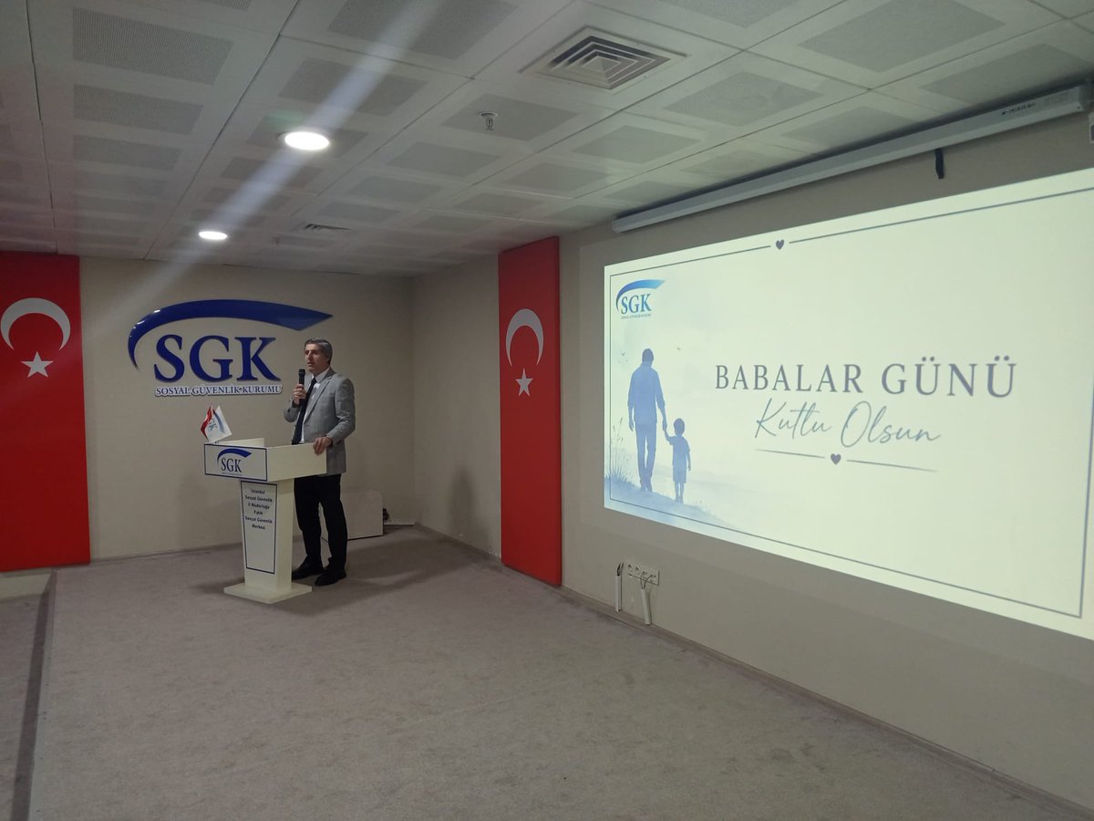 fatih_sgm's tweet photo. Babalar Günü vesilesiyle kurumumuzda sevgi ve samimiyet dolu bir program gerçekleştirdik.
Babalarımızın hepimizin hayatlarına kattıkları değerler için teşekkür ederim.
#ÇSGB #SGK 
#BabalarGünü
#ÇalışanlarımızınDaimaYanındayız #MutluMemurMutluVatandaş https://t.co/srffdT93If