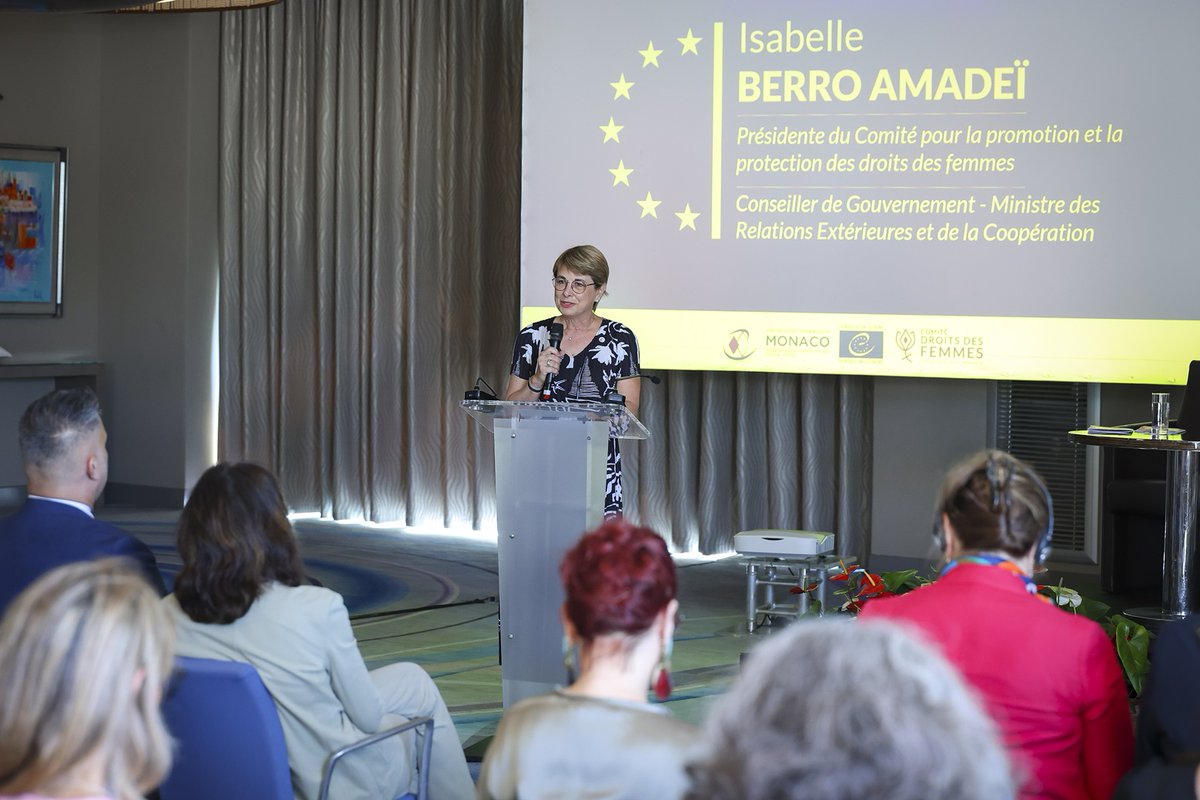 GvtMonaco's tweet photo. Un événement consacré à l’égalité entre les femmes et les hommes dans la vie politique et institutionnelle

À l’occasion de la réunion du Bureau du Congrès des Pouvoirs Locaux et Régionaux du Conseil de l’Europe, accueillie à Monaco le 18 juin, le Comité pour la promotion et la protection des droits des femmes a organisé un événement consacré à l’égalité entre les femmes et les hommes dans la vie politique et institutionnelle monégasque le 19 juin.

La matinée était ouverte par @IBerroAmadei, Conseiller de Gouvernement-Ministre des Relations Extérieures et de la Coopération et Présidente du Comité pour la promotion et la protection des droits des femmes, qui a rappelé son attachement à la protection des droits des femmes et à la lutte contre toutes les formes de violences à leur égard.

Puis, une table ronde intitulée « La place des femmes dans la vie politique et institutionnelle monégasque » a été l’occasion de donner la parole à :

• Céline Caron-Dagioni, Conseiller de Gouvernement-Ministre de l’Équipement, de l’Environnement et de l’Urbanisme, représentant le Gouvernement Princier ;
• Marina Ceyssac, Haut Commissaire à la protection des droits et à la médiation ;
• Marjorie Crovetto, Deuxième Adjointe au Maire, déléguée au Cadre de vie, à l’Environnement et au Développement durable ;
• Béatrice Fresko-Rolfo, Conseillère Nationale, Présidente de la Commission des droits de la femme, de la famille et de l’égalité.

Chacune a fait part de son expérience et sa vision pour favoriser une participation équilibrée entre les femmes et les hommes aux responsabilités publiques.

La seconde partie de l’événement était consacrée à un débat collectif sur le thème « Agir pour l’égalité ». Ce moment d’échanges a permis aux participants de partager des bonnes pratiques, d’identifier les obstacles persistants et de réfléchir aux leviers pour renforcer l’égalité.

Par cette initiative, la Principauté a réaffirmé son engagement en faveur de l’égalité et de la lutte contre les violences et discriminations faites aux femmes qui constituent des priorités thématiques de la Présidence monégasque du Comité des Ministres du Conseil de l’Europe.

© Direction de la Communication - Stéphane Danna