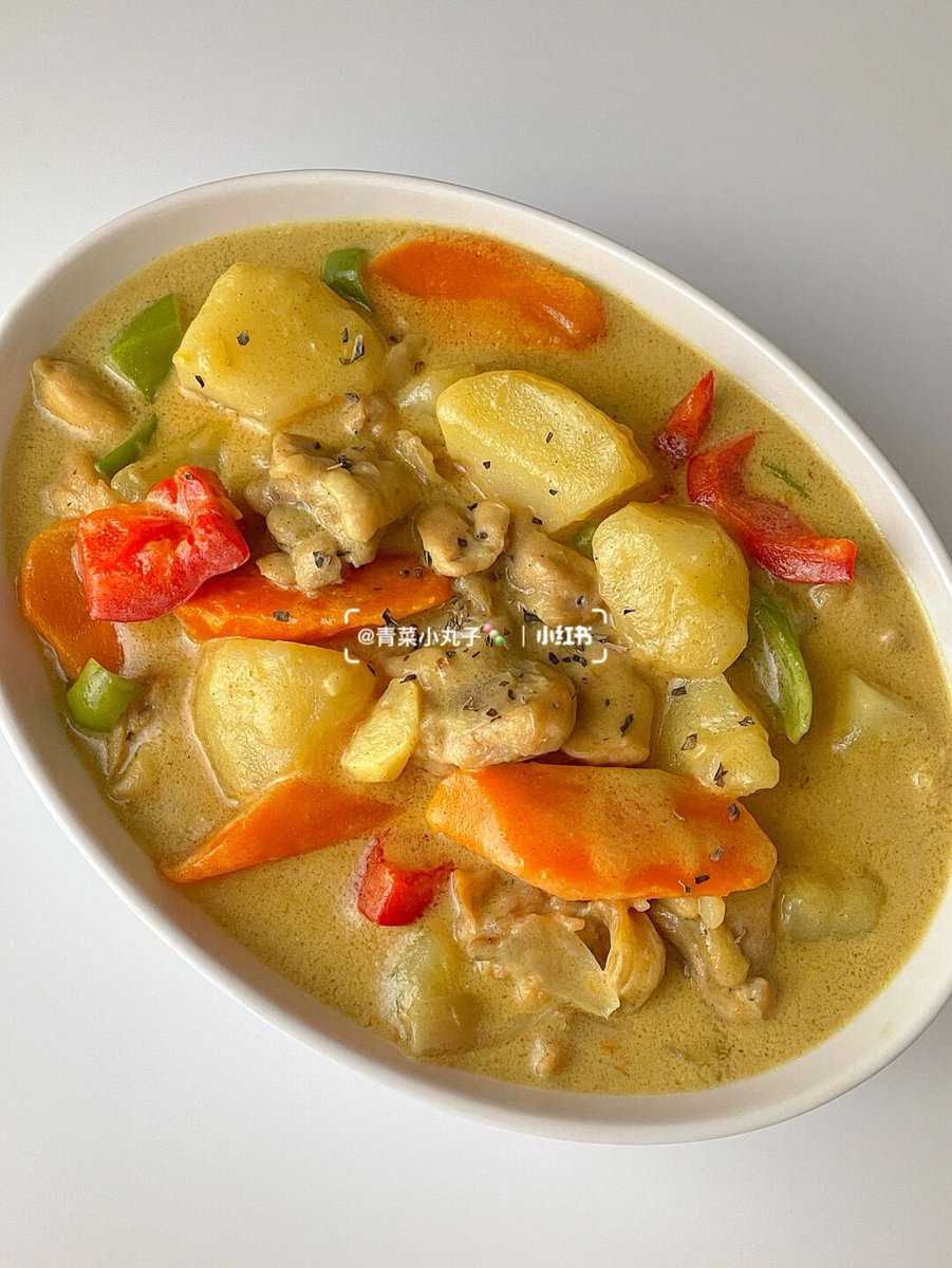 Q7OtKLeF0SGCARP's tweet photo. Craving something beyond local Try our fragrant Thai coconut curry with tender chicken and jasmine rice—cozy, spicy, and pure comfort in a bowl! ， https://t.co/HyxLW7KVaQ