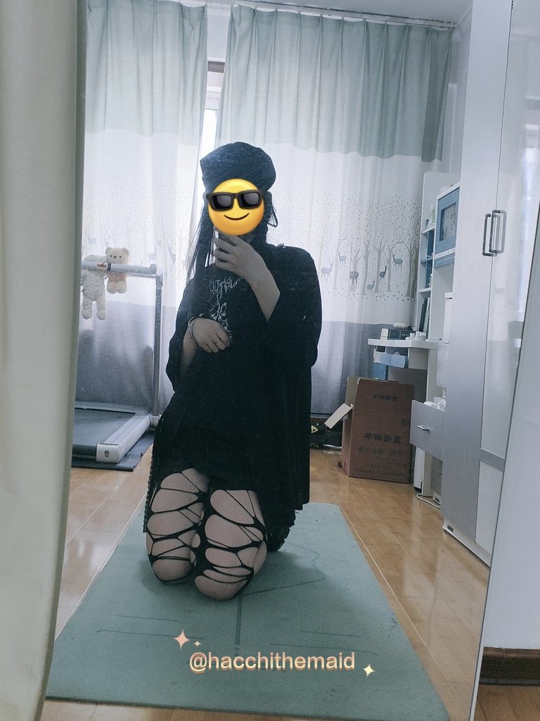 HacchiTheMaid's tweet photo. 哈喽哈喽，这里是哈奇，含糖男娘，喜欢俄国文学，历史和电子游戏，欢迎大家加我一起讨论或者玩游戏w
因为学业常驻华北，偶尔刷新在南方，喜欢玩欧陆风云5和绝地潜兵2，特别喜欢小动物，像是狐狸狗狗和小熊猫，也喜欢美味的食物，欢迎大家和我交朋友w
因为性格不太好得罪过很多人，会努力改正的🥺❤️ https://t.co/cUJ7nTKNyR