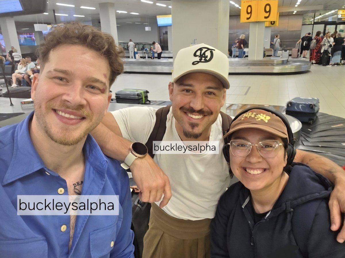 buckleysalpha's tweet photo. family portrait 🫶🫶🫶 https://t.co/VWbVPBVgny
