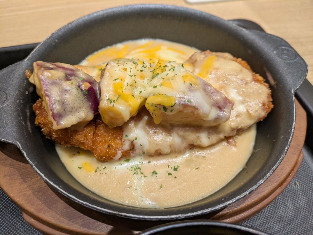 backishimatsu's tweet photo. なんとか間に合ったかな？ #hyperbocchimeshitime #ハイパーぼっち飯タイム https://t.co/lSR7tWNVAq