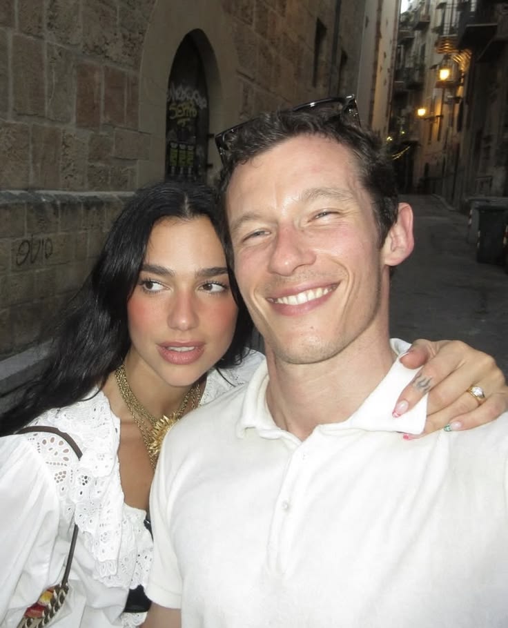 InfoDuaBrasil's tweet photo. Segundo insiders, Dua Lipa está grávida de seu primeiro filho com Callum Turner 🫶🏻✨️

— A matéria também afirma que o bebê já tem nome: “DL4”, e será lançado em breve! https://t.co/9f8WPb3h0S